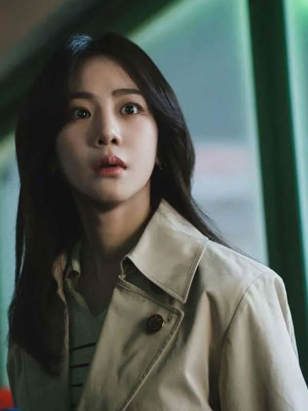 Han Ji-Eun Study Group Beige Cropped Jacket